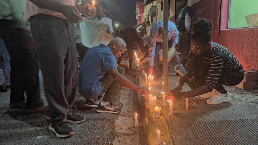 Manifestaciones de dolor y sed de justicia afloran a un mes de la explosión en San Cristóbal