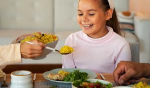 Cinco consejos para promover una alimentación y hábitos saludables en niños y adolescentes