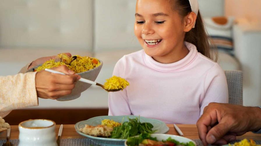 Cinco consejos para promover una alimentación y hábitos saludables en niños y adolescentes