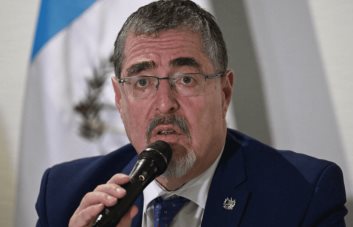 Presidente electo de Guatemala dice que revertirá decisiones absurdas de Giammattei