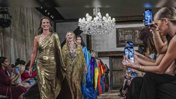 Semana de la Moda de Nueva York se despide tras unir lo clásico, lo rompedor y lo impredecible