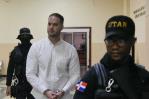 Cubano que golpeó agente dice fue agredido frente a dos policías Cubano que golpeó agente dice fue agredido frente a dos policías