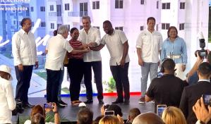 Gobierno entrega otros 200 apartamentos del plan Mi Vivienda en San Luis en SDE