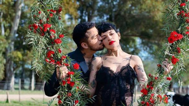 Christian Nodal y Cazzu anuncian el nacimiento de su bebé y comparten su primera foto