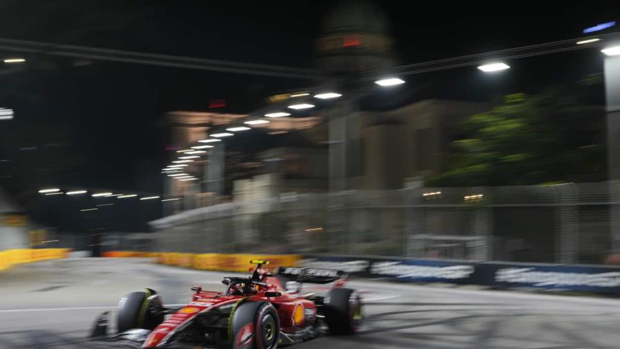 Pilotos se alistan para el calor y humedad de Singapur; Leclerc y Sainz los más veloces