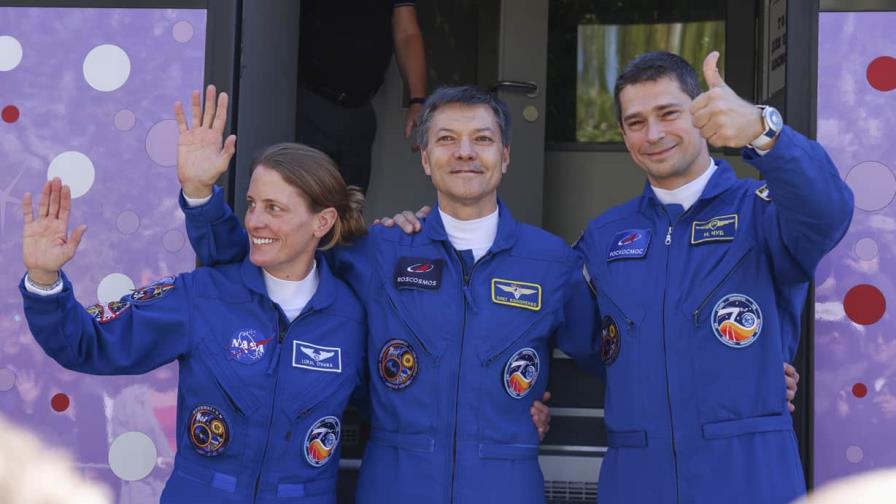 Estadounidense y dos rusos viajan a Estación Espacial Internacional