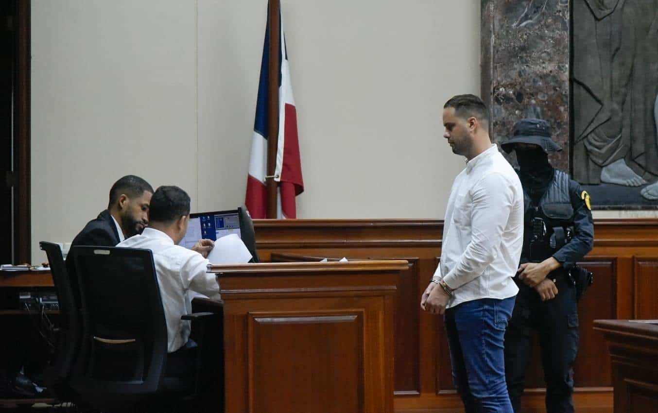 Julio César Llorente López en la audiencia en la corte que lo dejó en libertad.