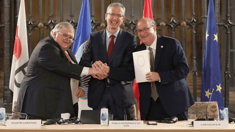 BID y BIS firman acuerdo para impulsar la inclusión financiera en América Latina y el Caribe