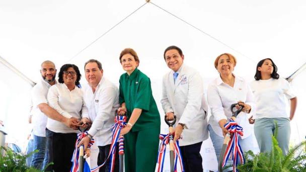 Vicepresidenta Raquel Peña deja iniciada la construcción de una Unidad de hemodiálisis y pie diabético en Neiba