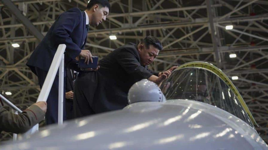 Kim Jong-un se muestra impresionado por su visita a fábricas de aviones rusas