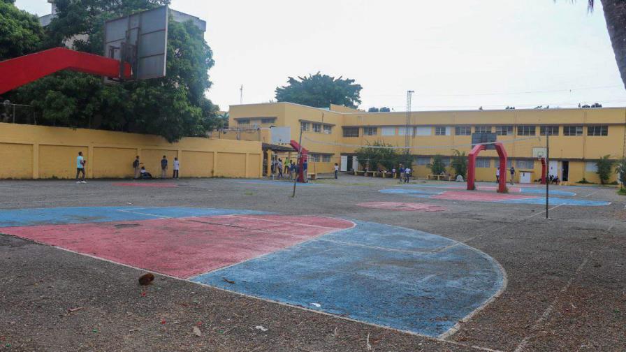 Inefi anuncia remozamiento techado canchas Liceo Juan Pablo Duarte
