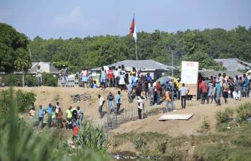 Haitianos avanzan construcción de canal, se observan varillas cerca el afluente del río Masacre