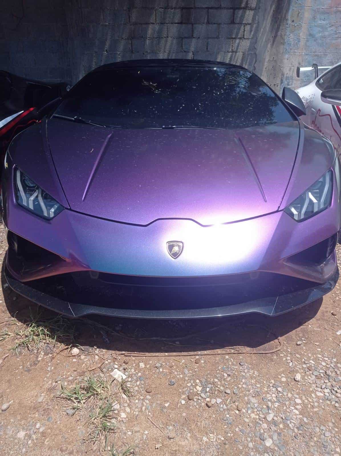 Vehículo de alta gama retenido.