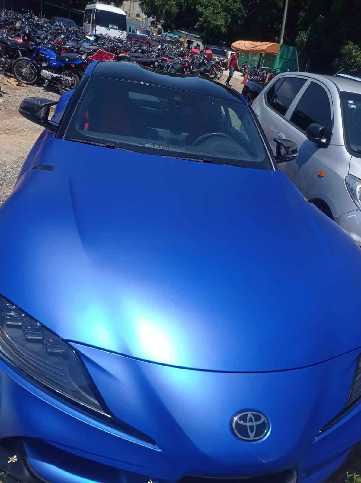 Vehículo de alta gama retenido.