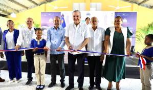 Presidente Abinader encabeza inauguración de escuela básica en Sabana Perdida