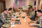 Ministro de Defensa regresa al país y se reúne con la plana mayor para revisar situación de la frontera