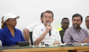 Ministro de Industria y Comercio promete soluciones a comerciantes afectados por cierre de frontera