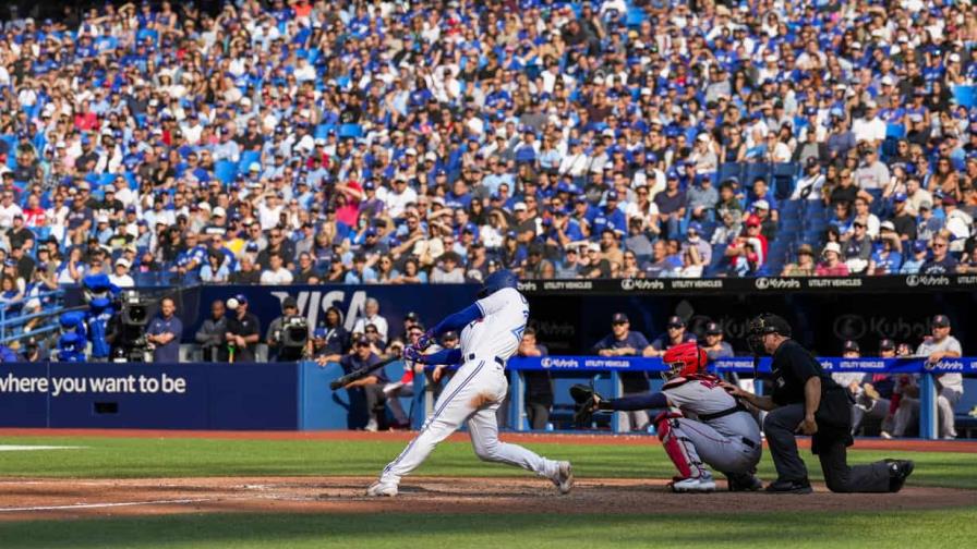 Devers voló la verja, pero Boston volvió a caer en Toronto