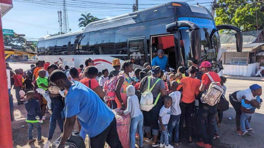 Miles de haitianos retornan voluntariamente hacia Haití tras el conflicto del Masacre