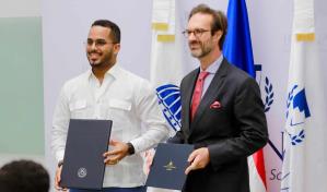 Firman acuerdo para impulsar estudios en negocios y emprendimientos en jóvenes