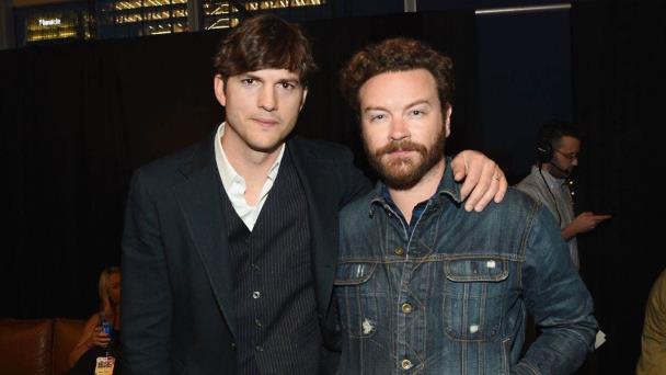 Ashton Kutcher renuncia de organización contra abuso sexual tras apoyar a Danny Masterson