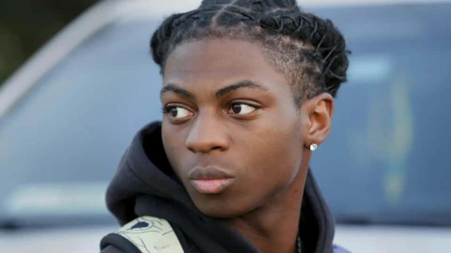 Un estudiante negro fue suspendido por su peinado; la escuela dice que no fue discriminación