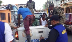 Haitianos denuncian miembros de Migración rompieron candados y entraron a sus viviendas en El Seibo