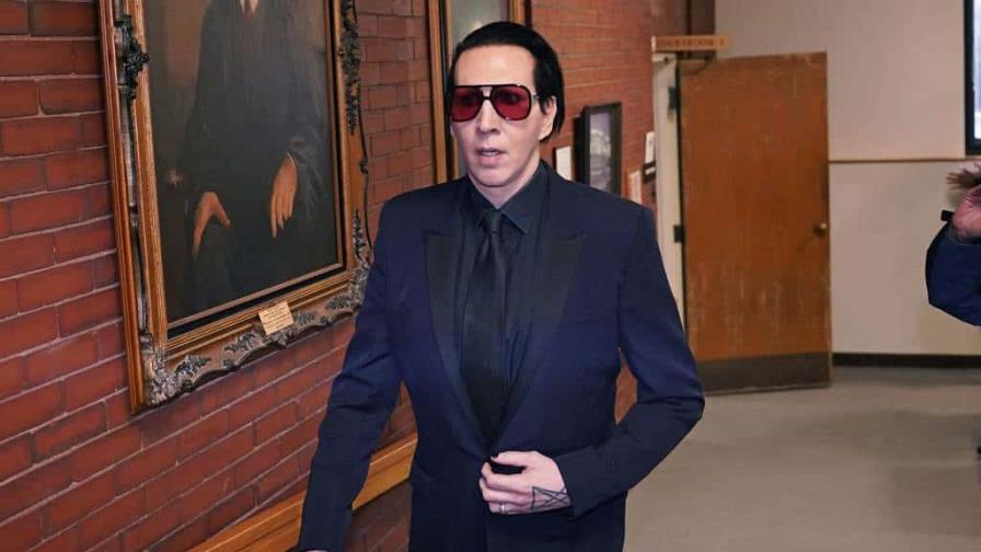 Sentencian a Marilyn Manson por sonarse la nariz sobre una camarógrafa
