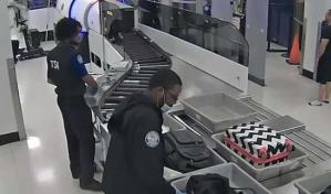 Video muestra a empleados del TSA en el Aeropuerto de Miami robando a pasajeros