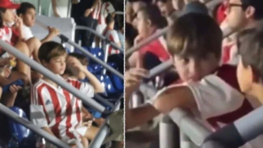 Milan, hijo mayor de Shakira y Piqué, captado mientras disfruta partido Junior-Atlético Nacional en Barranquilla
