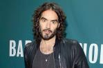 Russell Brand habría empleado un vehículo de la BBC para ir a recoger a una de sus víctimas menor de edad