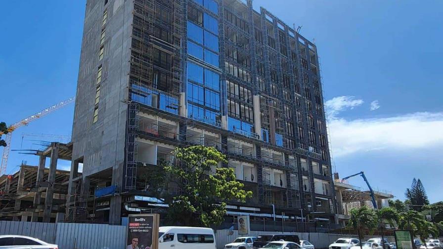 Obrero muere al caer de un décimo piso de edificio en construcción en Santiago