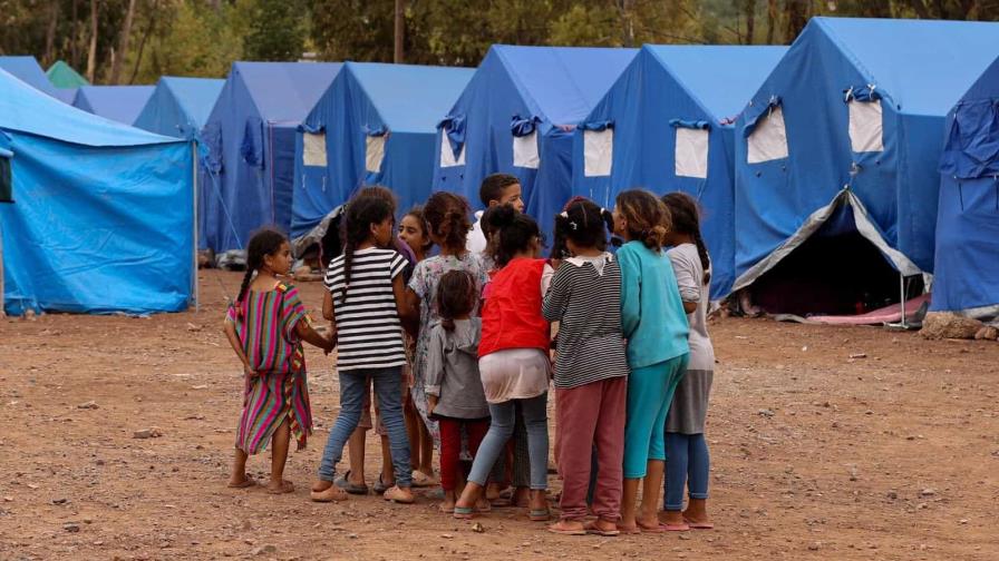 Niños afectados por el terremoto de Marruecos vuelven a la escuela en tiendas de campaña