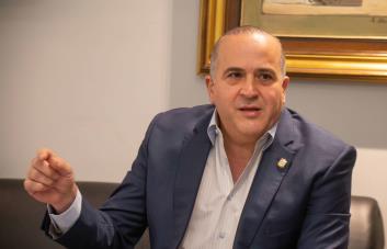 Senado aprueba en primera lectura aumentar a dos años licencias de armas de fuego