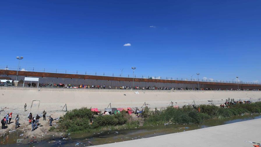 Autoridades de EE.UU. disuelven campamento de migrantes en la frontera con México