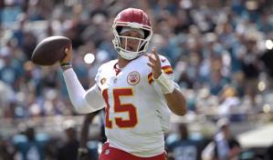 Mahomes y Chiefs reestructuran su contrato; ganara 210,6 millones en cuatro años, según fuente AP