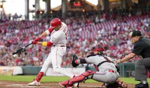 Novato Connor Phillips se lleva su primera victoria y Rojos vencen a Mellizos