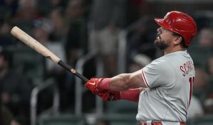 Schwarber pega jonrón de 483 pies y Filis superan a Bravos