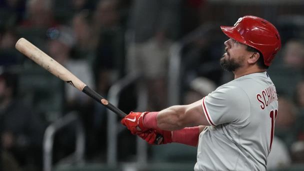 Schwarber pega jonrón de 483 pies y Filis superan a Bravos