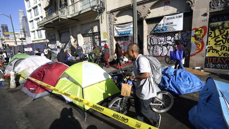 Fiscal demanda a la capital de California por campamentos de indigentes