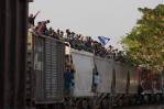 Empresa ferroviaria de México suspende operaciones por migrantes que usan sus trenes para llegar a EEUU Empresa ferroviaria de México suspende operaciones por migrantes que usan sus trenes para llegar a EEUU