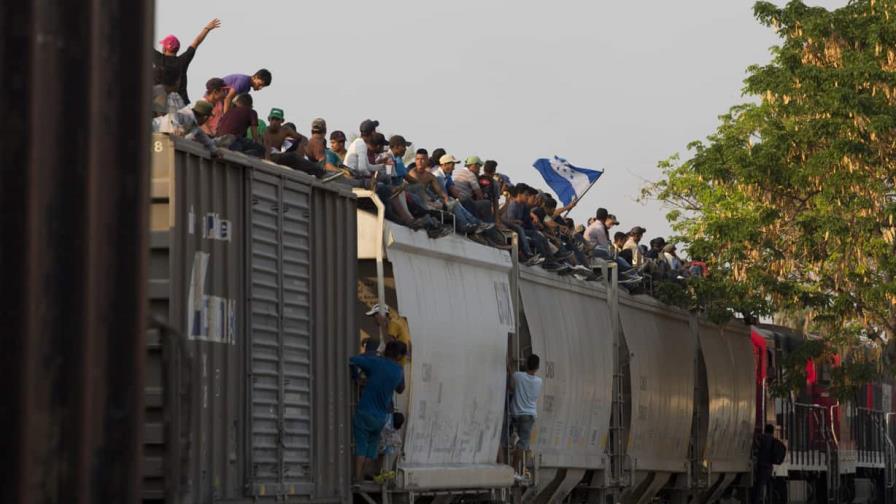 Empresa ferroviaria de México suspende operaciones por migrantes que usan sus trenes para llegar a EEUU