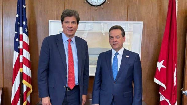 Bisonó destaca a funcionario de EEUU cualidades de RD para desarrollar semiconductores