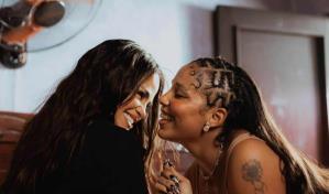 Natti Natasha baja al patio y graba videoclip en Villa Francisca con Tokischa