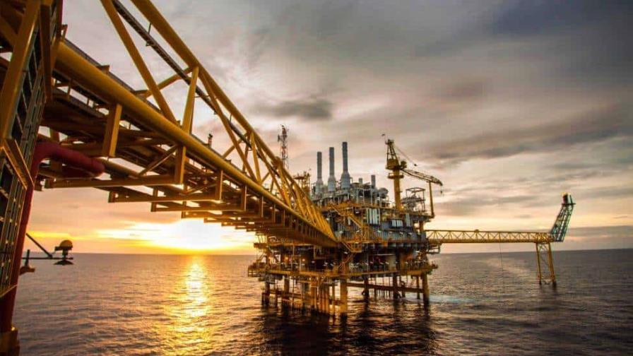 El petróleo de Texas abre con descenso del 0.66 % y se cotiza en 77.96 dólares el barril