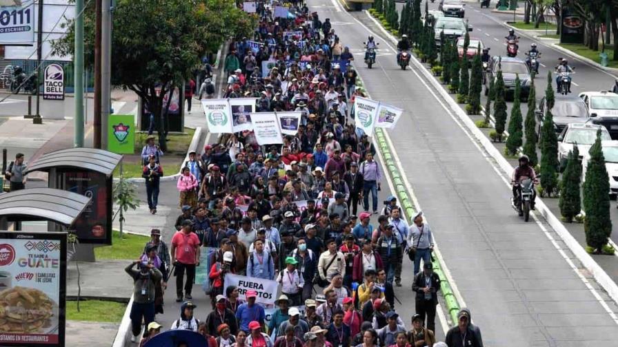 Segundo día de marchas multitudinarias en Guatemala para pedir la renuncia de la fiscal general