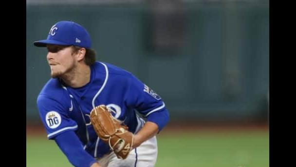 Estrellas Orientales anuncian relevista Tyler Zuber para venidera temporada