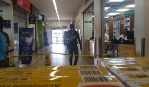 Matan dos vigilantes en supermercado de Villa Mella