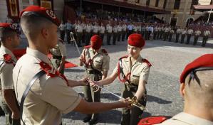 La Princesa Leonor recibe el sable que la acredita simbólicamente como dama cadete