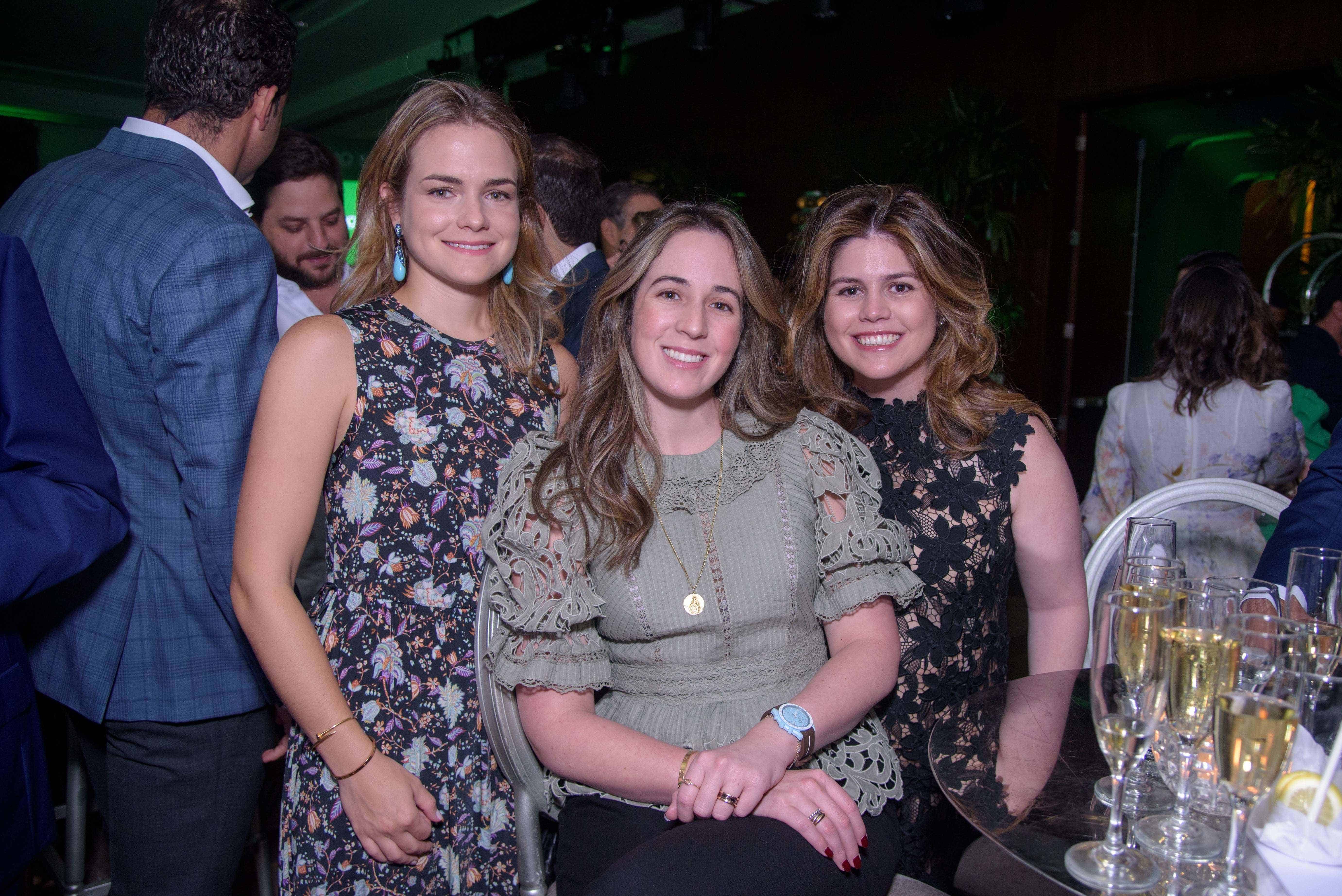 Raquel Montes Vega, Miranda Harper Montes y Andrea Harper Montes. 